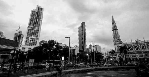 学生互动展厅_学生互相揪耳朵